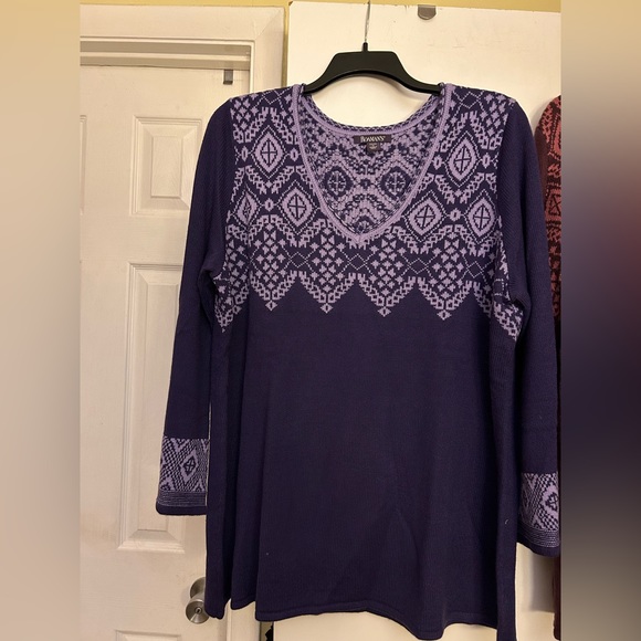 Sweaters - Picture 1 of 2